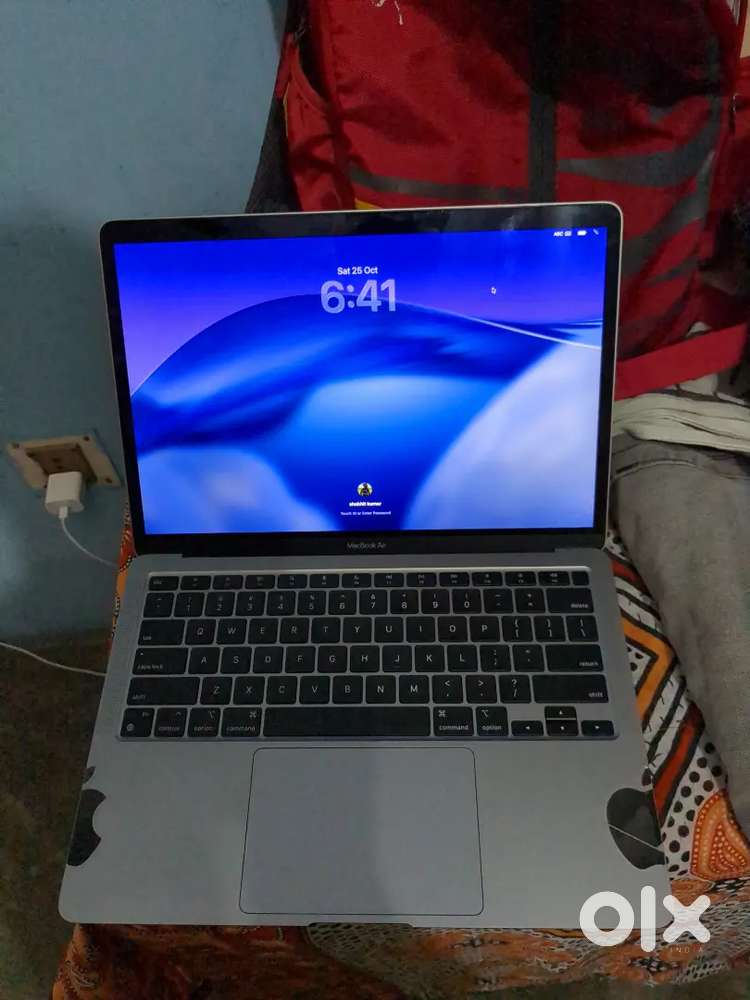 MacBook Air M1 8/256gb 1year old condition good