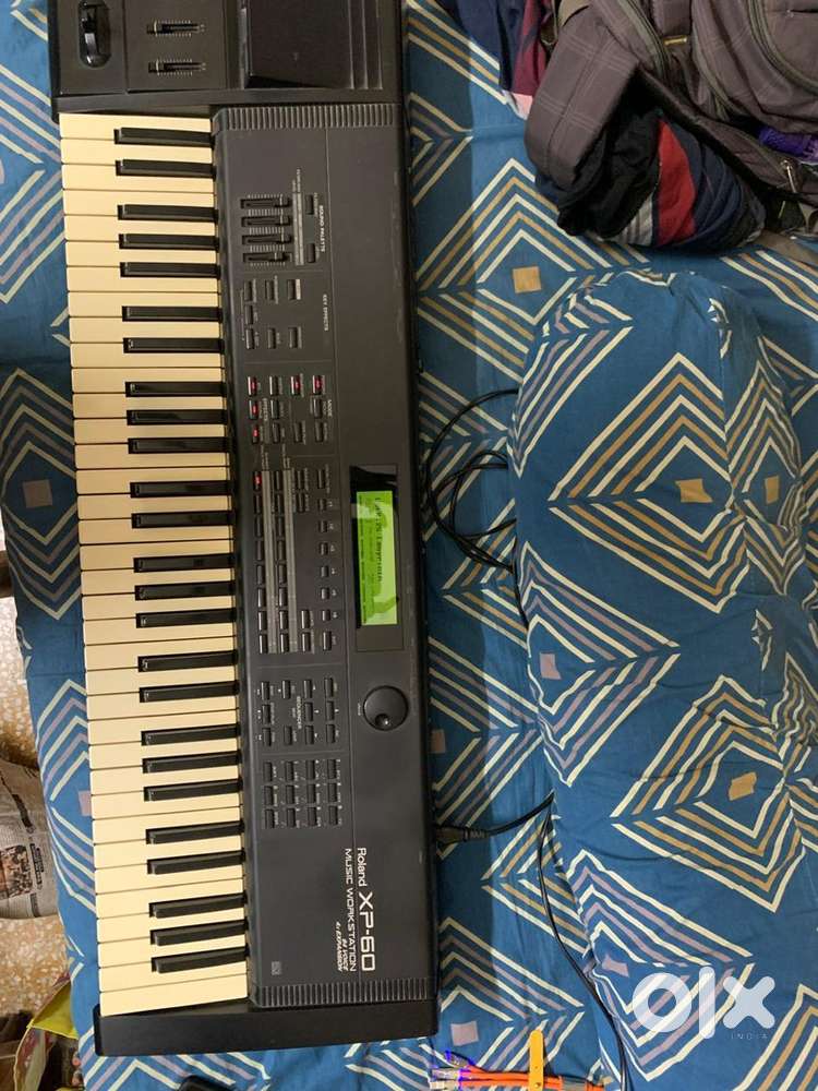 Roland XP 60 keyboard
