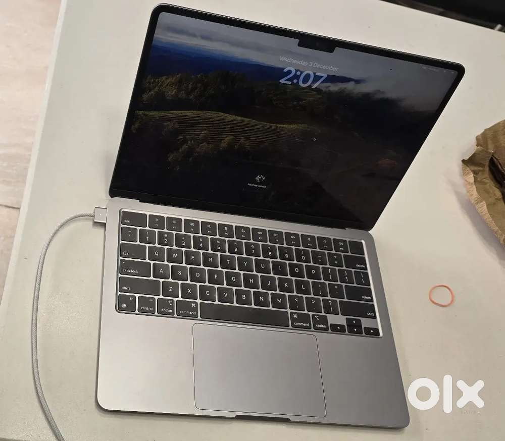 Mint Condition Macbook Air M3 16 GB RAM, 256 GB SSD(FEB 2025 Purchase)