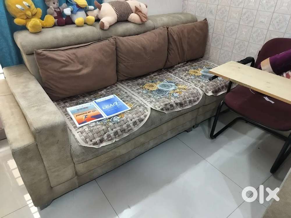 L Shape 6 Seater (3+3) with very good cond