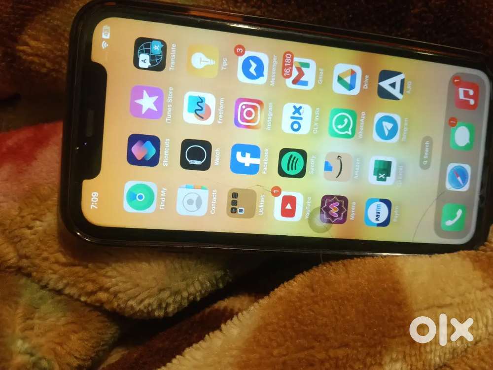 I phone 11 red 128 gb