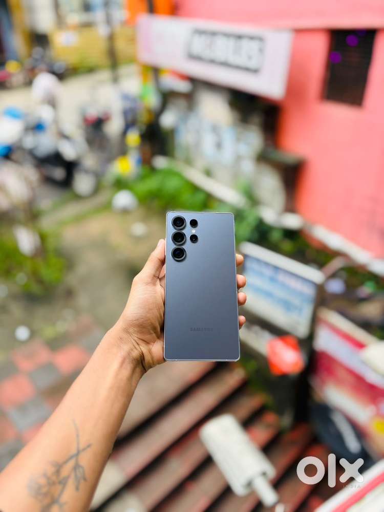 Samsung Galaxy S25 Ultra 12/512 GB 4 months Warranty full box