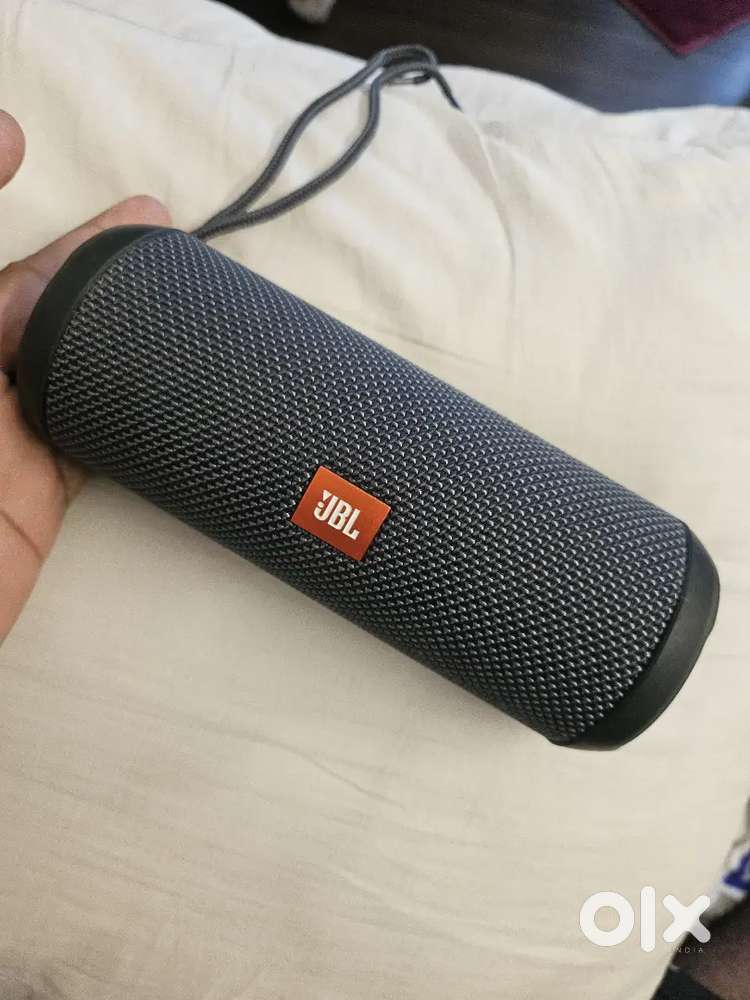 Jbl bluetooth speaker JBL Flip Essential  only 4500