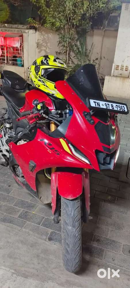 Yamaha v4  2021 model red