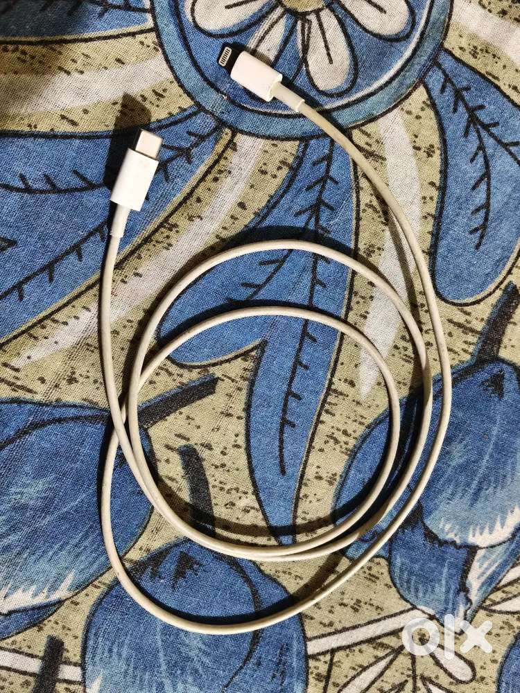 iPhone lightning original cable