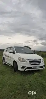 Toyota Innova 2.5 G (Diesel) 8 Seater BS IV, 2014, Diesel