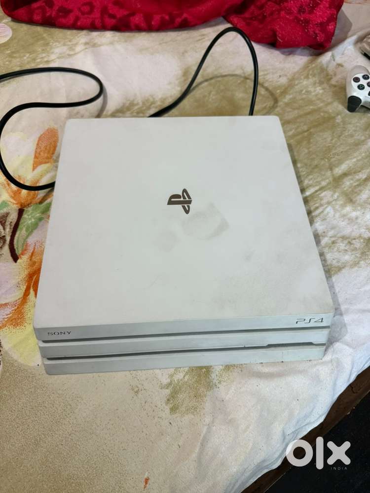 PS4 pro 4k 1TB white