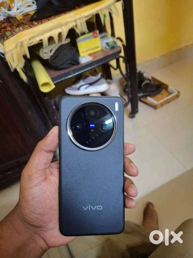 Vivo x200 (12 GB, 256 GB, Black)