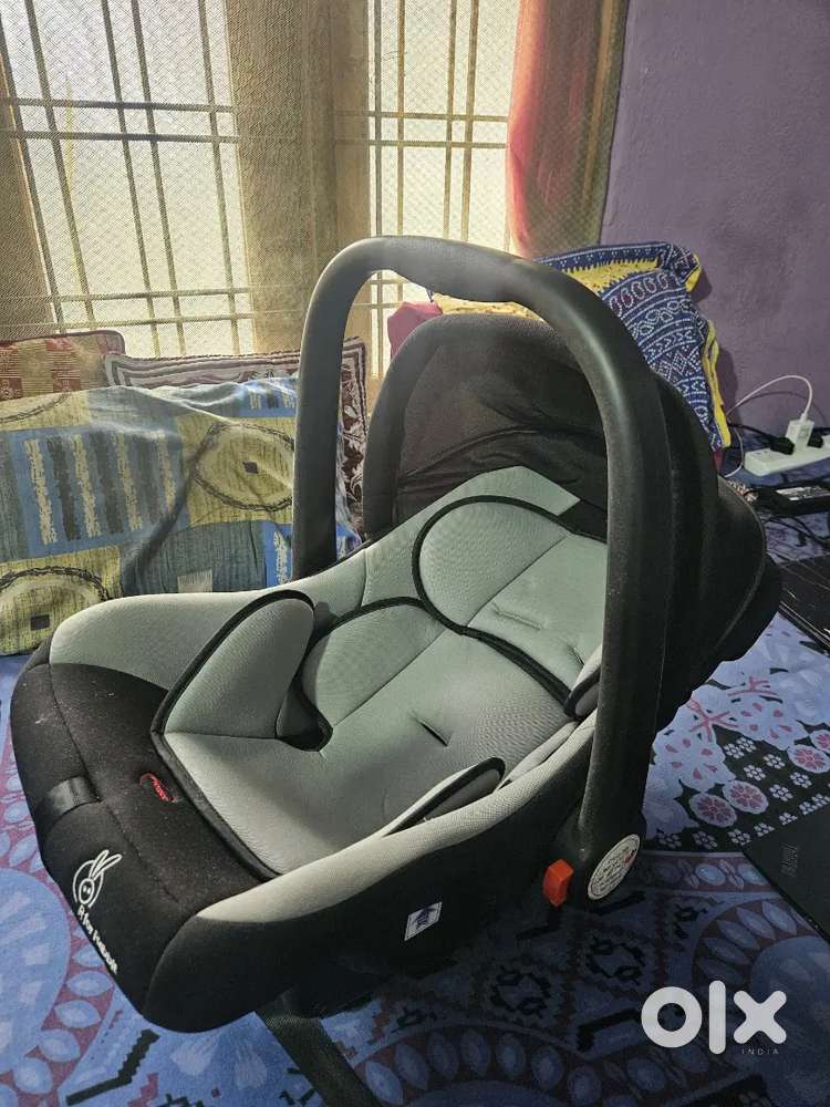 R for Rabbit Baby car sitter in very good condition