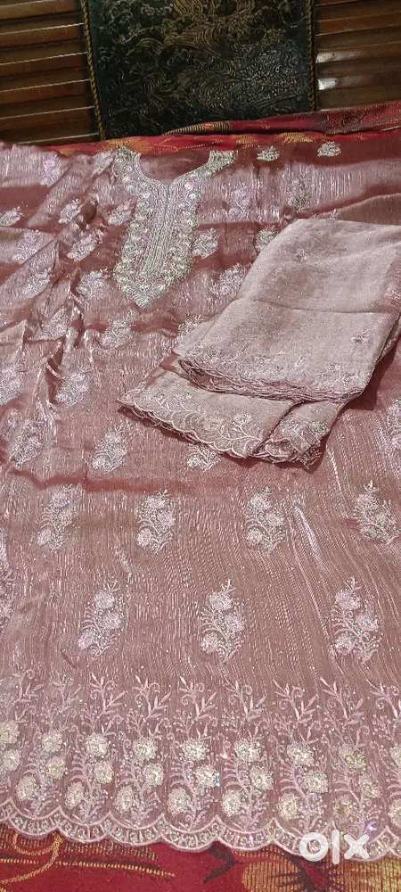 Unstitched suits in low price in 2400rs