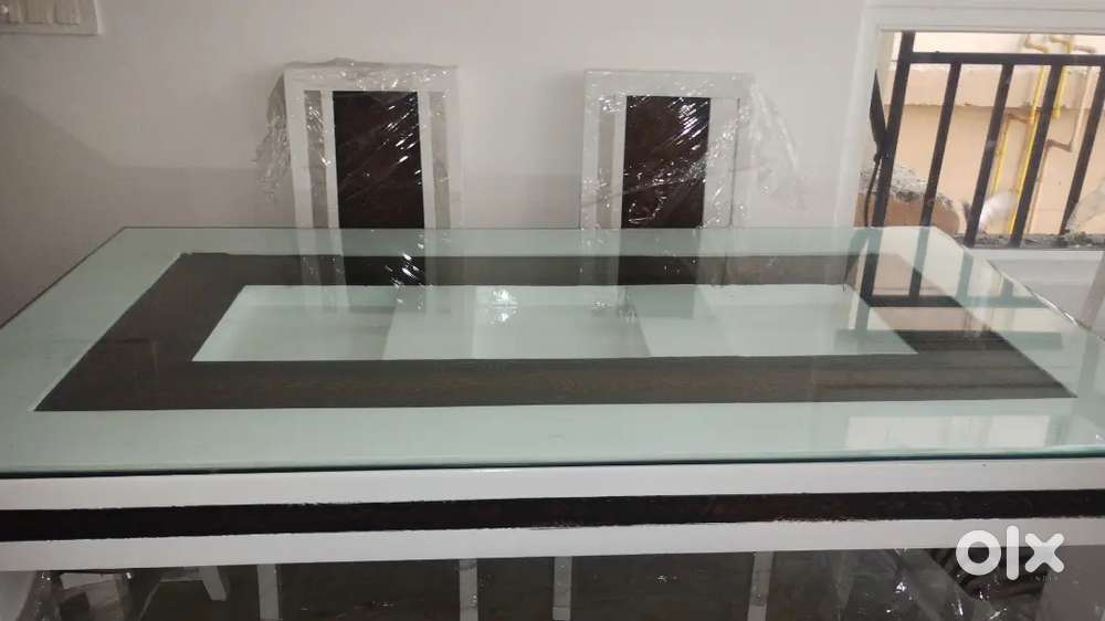 6 SEATER DINING TABLE