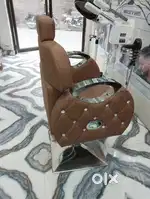 1 trolly 1face steam 1 chair 1 mirror round our 1 drayer stand