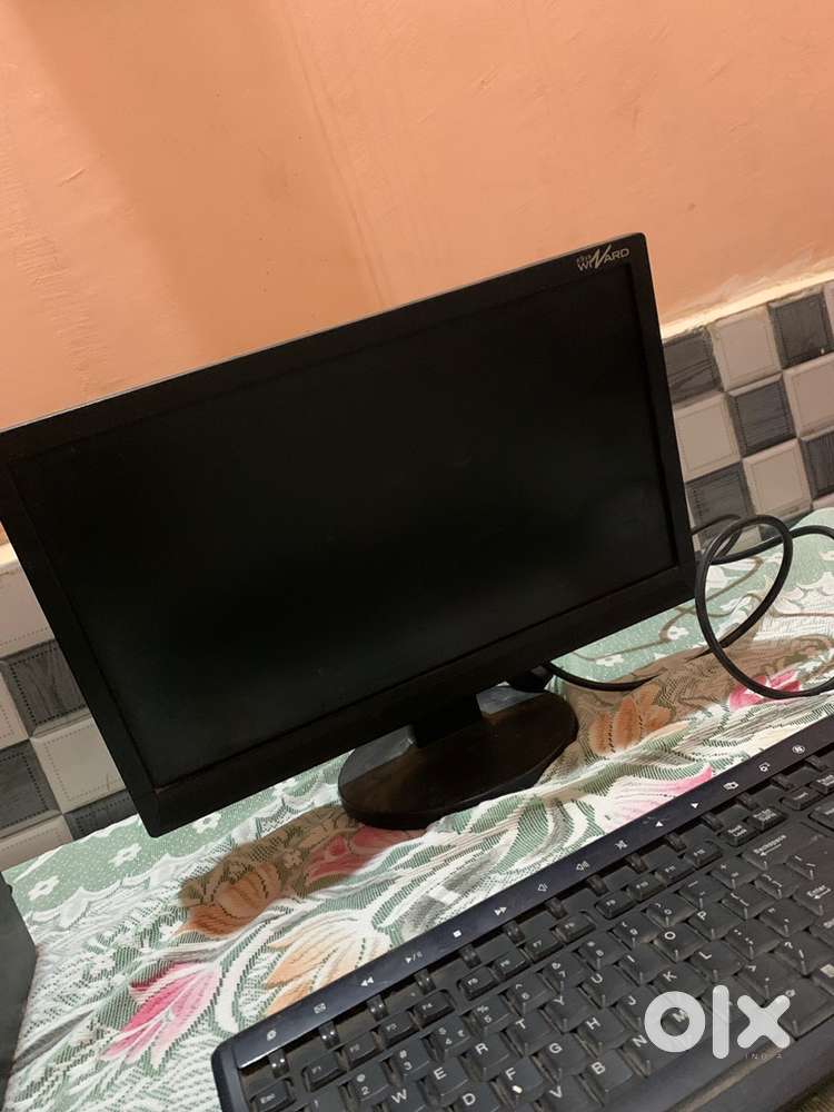 LCd , CPU , Keyboard , mouse for sell 2-3 year old hai fault not on