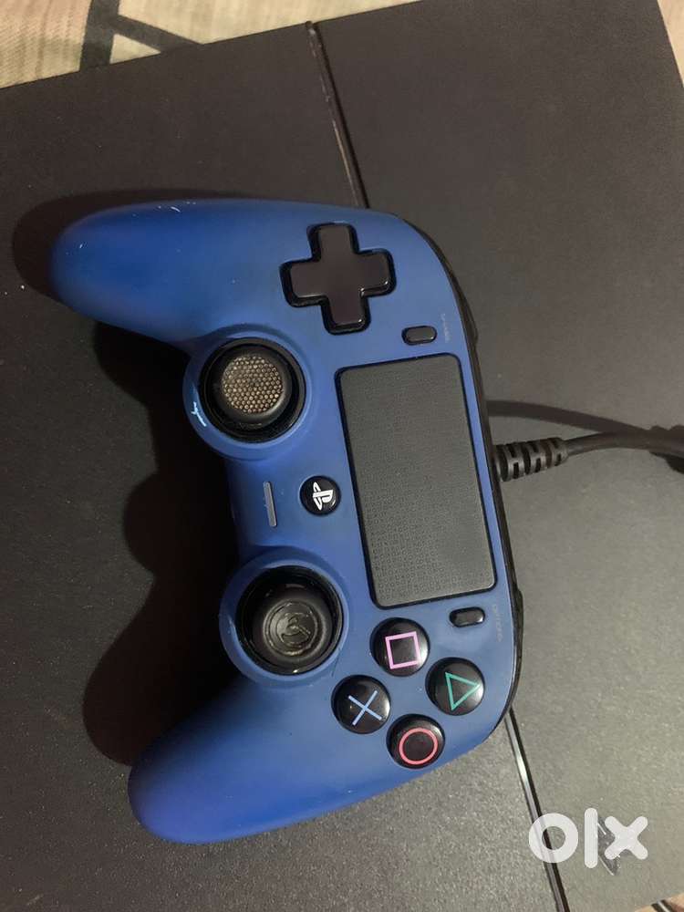 sony ps4 with controler