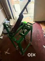Manual coconut cutter