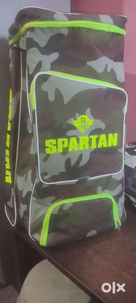 Cricket kit for 11-16 year children.