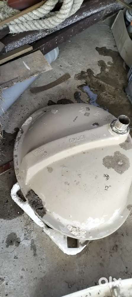 Ceramic basin and commode