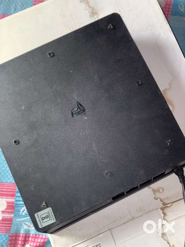 PS4 slim 1TB