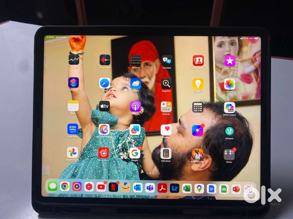 Apple Ipad pro 6th gen M chip 2 12.9” display ,256GB WI-FI,cell,5G