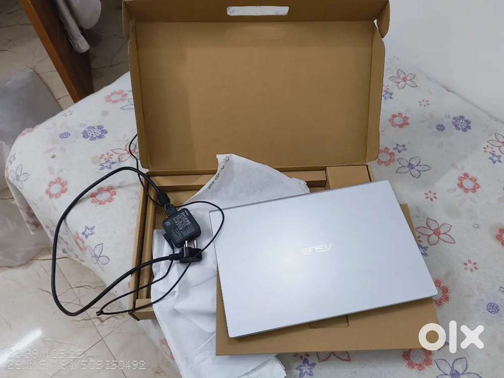 Intel Core i3, 1TB  Asus brand new laptop.