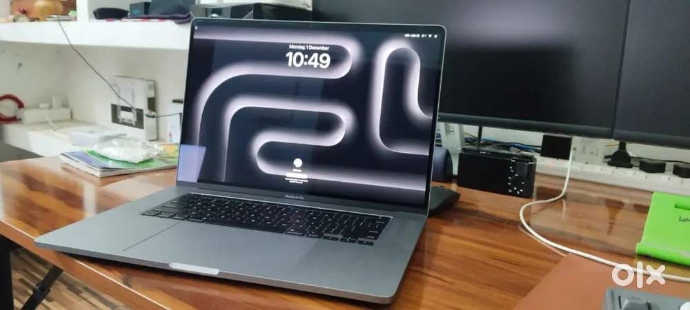 Apple MacBook Pro 16 inch display