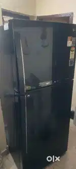 I'm selling LG fridge 440 Litres Inverter type