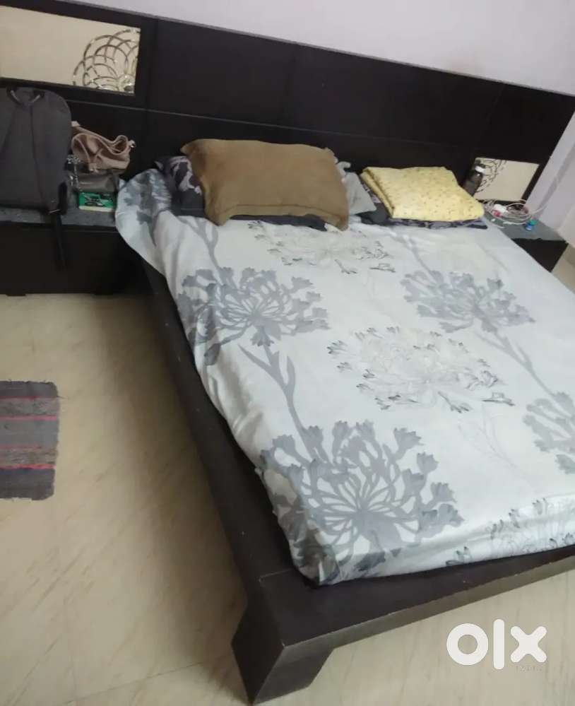 King size Bed