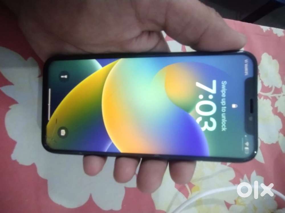 Iphone x 64 with data cabil and case