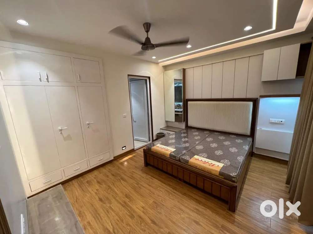 3 bhk Super duper luxury flat in central Noida sec 73