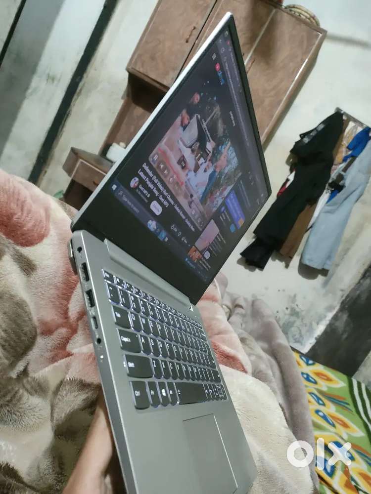 Lenovo laptop i3 8th gen 8gb ram 256 storage