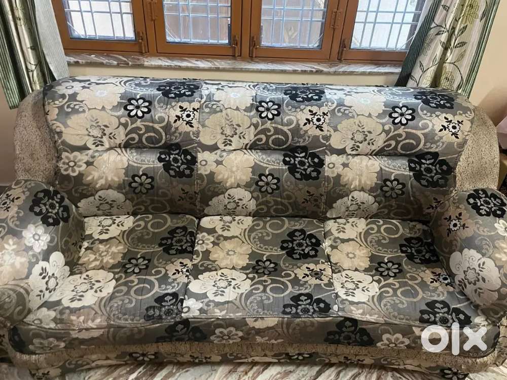 We are selling a full set of sofa