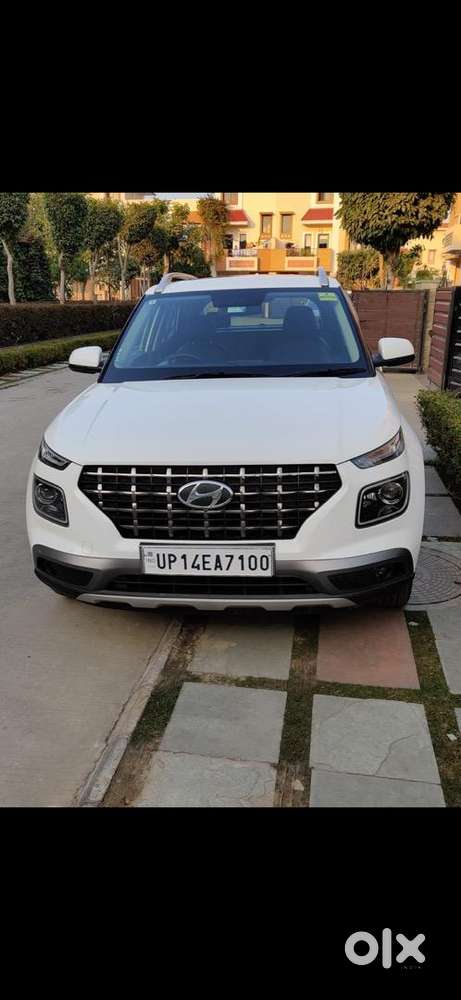 Hyundai Venue 2019 Diesel 33000, single hand deiven . Km Driven