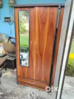 New wooden almirah wid mirror 5.5 ft available