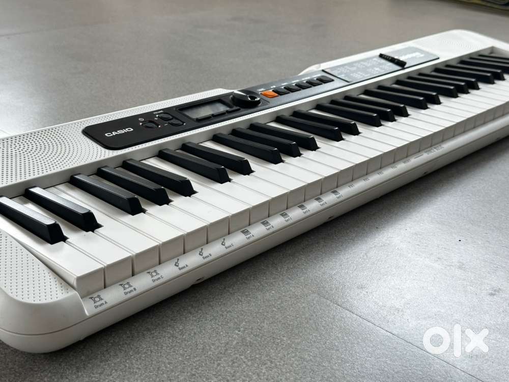 Brand new CASIO keyboard 61 keys - CT-S200WE