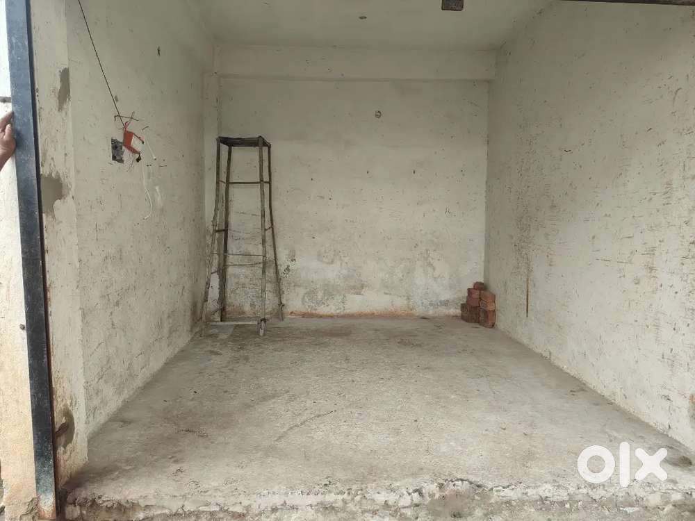 Rent per dena hai only 1499 per month bijali or pani ki suvidha hai