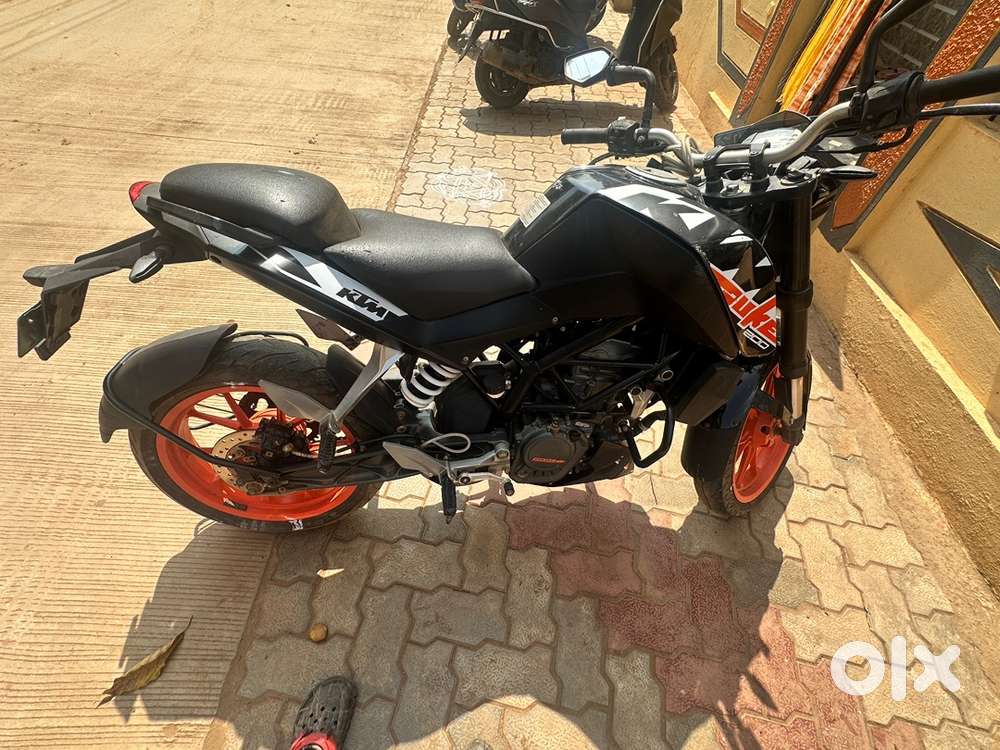 Ktm duke 200 BS4 Engine