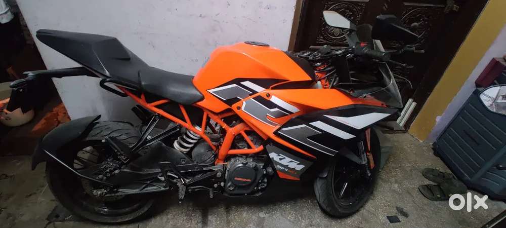 Single owner driven November 2020 model only 6900 driven.