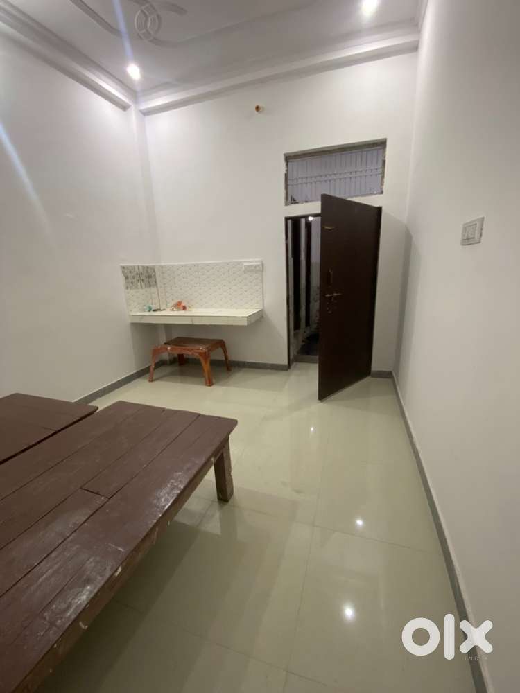room for rent bhiti chauraha mau