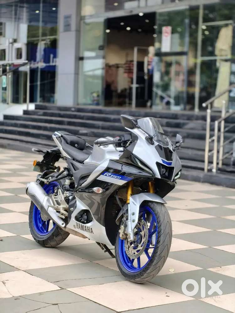 Yahama R15 M