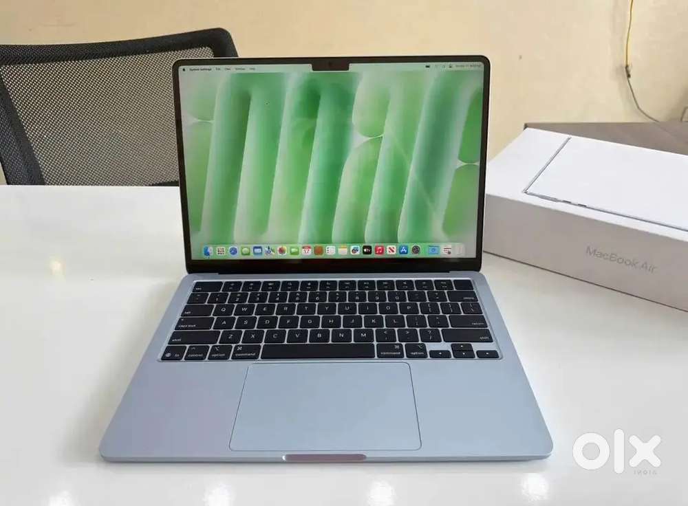 Apple 2025 MacBook Air (13-inch (8-core GPU,16GB Memory,256GB)