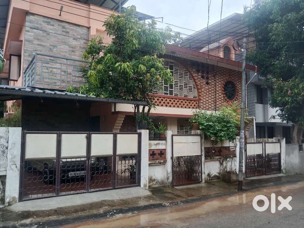 TWO STORED BUILDING IN INDIRA NAGAR PEROORKADA FIRST FLOOR IS FOR RENT