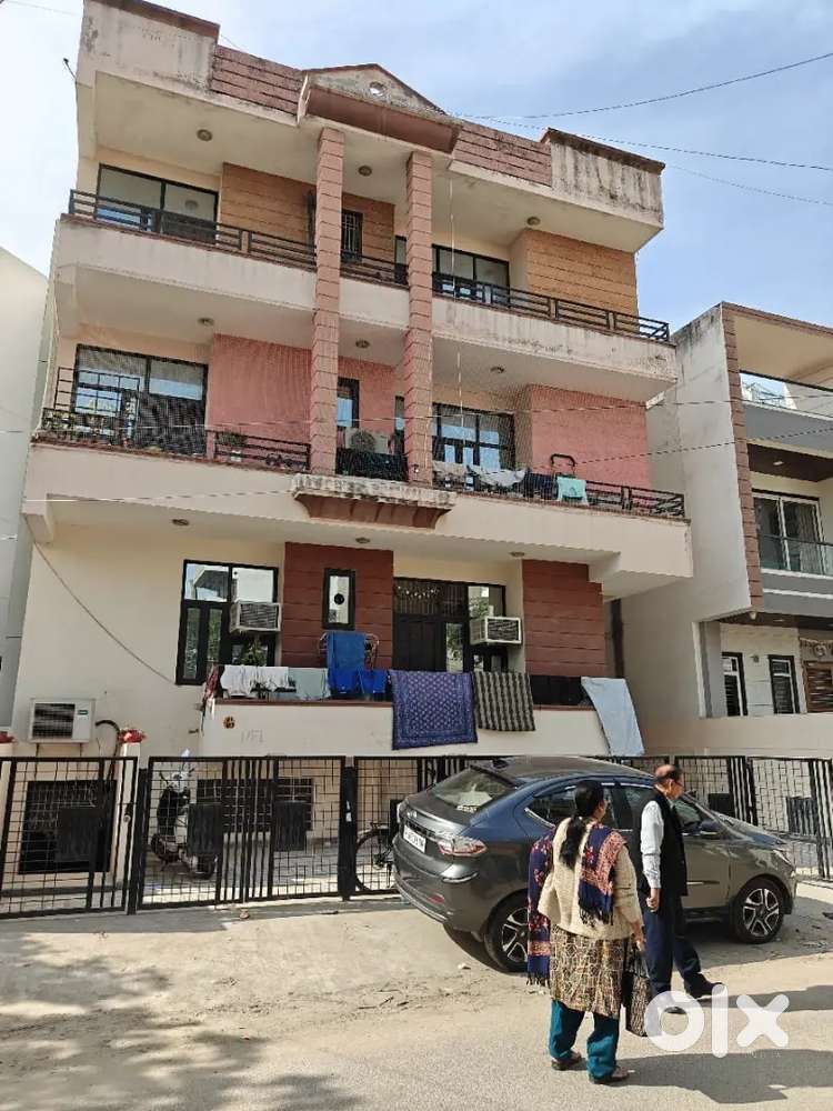 3 bhk flat semi furnished for rent