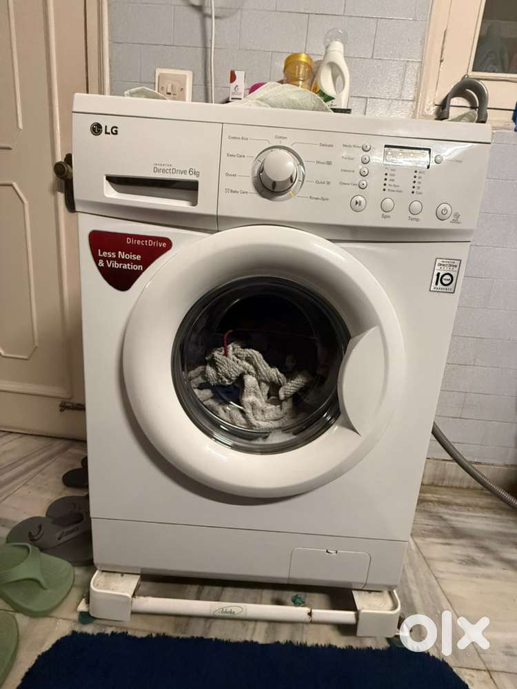 LG 6 kg front load, fully automatic washing machine