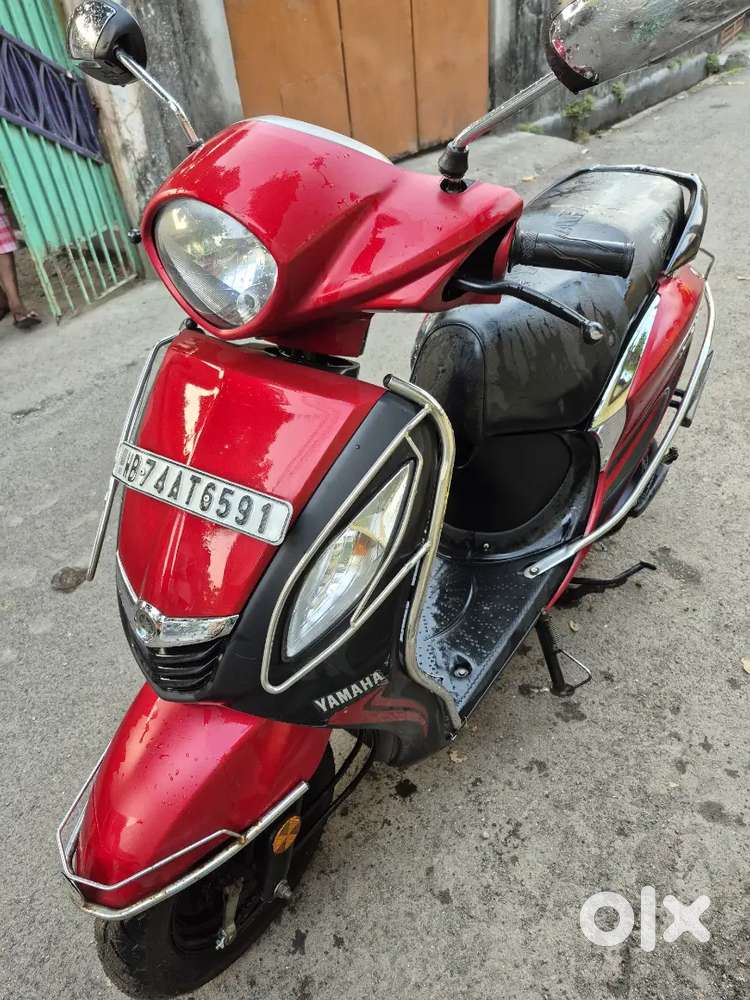 113 cc air cooled, single cylinder engine. 130 mm drumb brakes