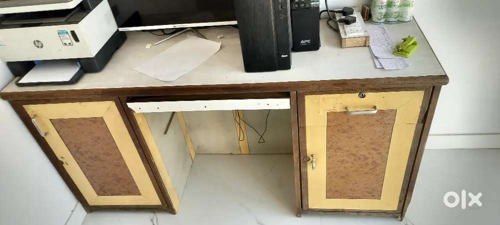 Computer table