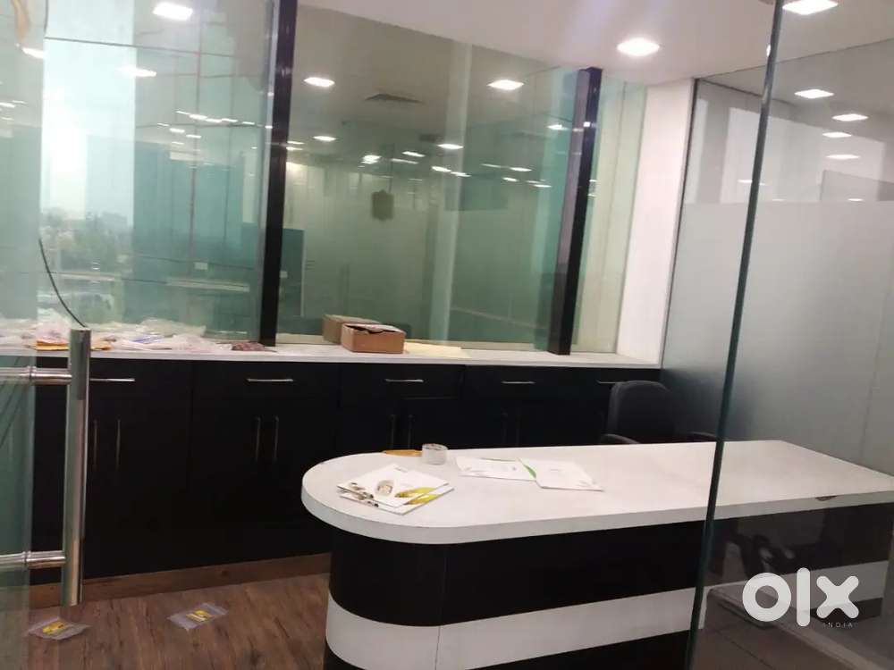 900 sq ft office available for Rent in nsp