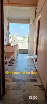 1 BHK સ્વતંત્ર મકાન જેવો ફ્લેટ વેચવાનો છે.