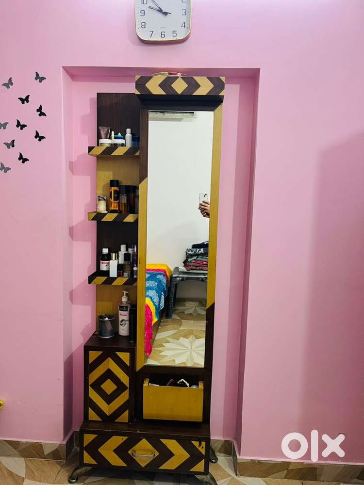 Wooden dressing table