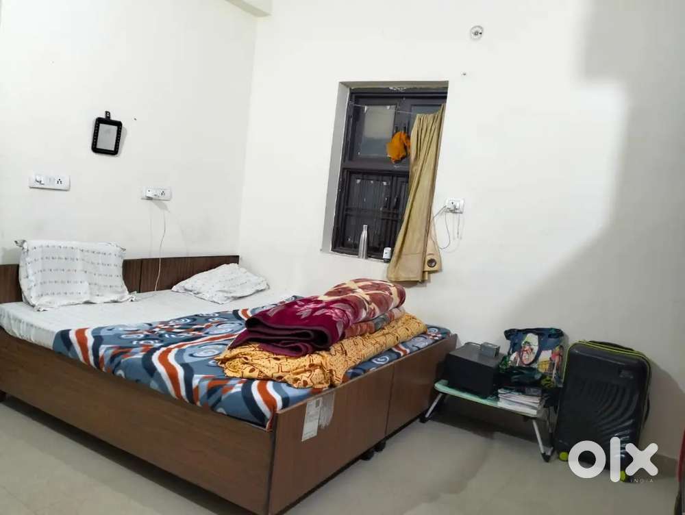 1 RK Semi Furnished