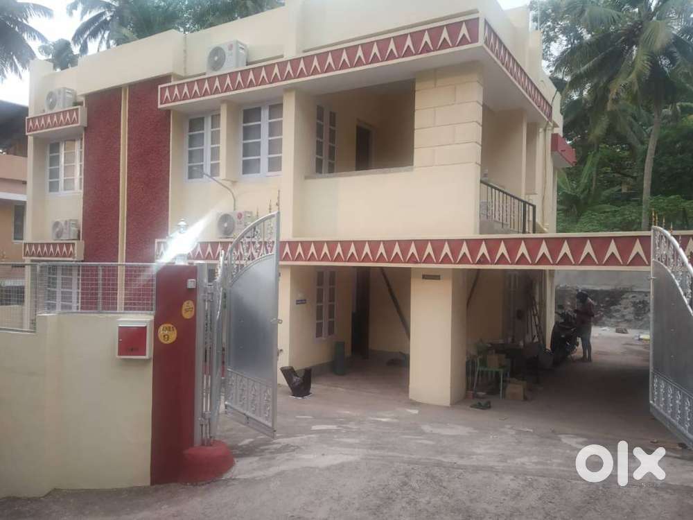 Commercial House for Rent at Vazhuthacaud